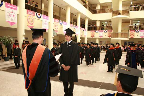 Electrical Engineering Holds Diploma Presentation Ceremony for the 2011 Academic Year