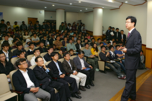 Invited Lecture by Namsung Woo, President of Samsung Electronics’ System LSI Business