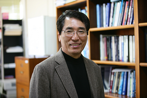 Professor Sangchul Won Receives IECON Service Plaque