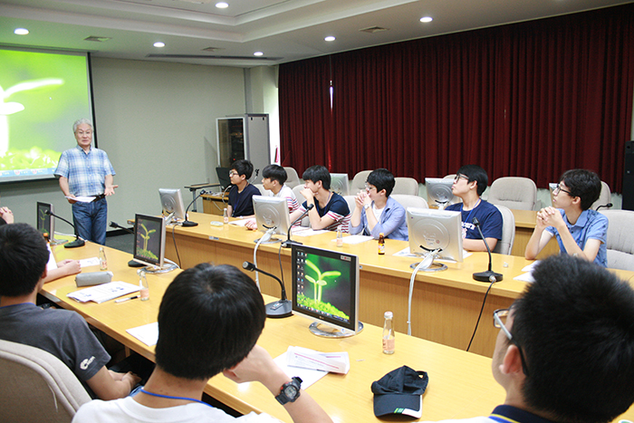 Department Visit for the 2014 Summer Science and Engineering Exploration Program